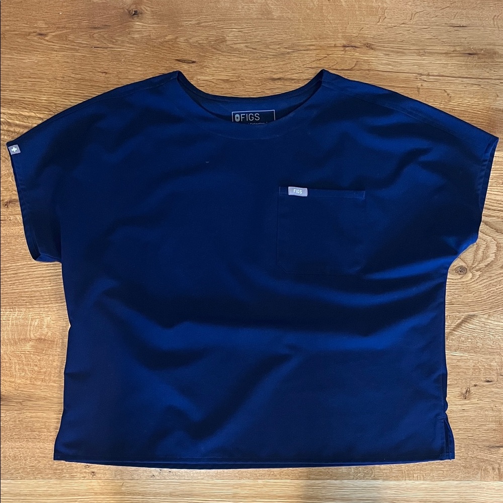 Figs scrub top